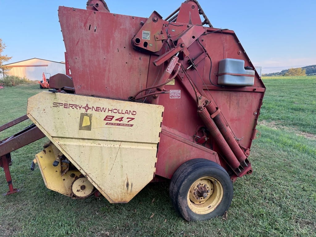 New Holland 847 Equipment Image0