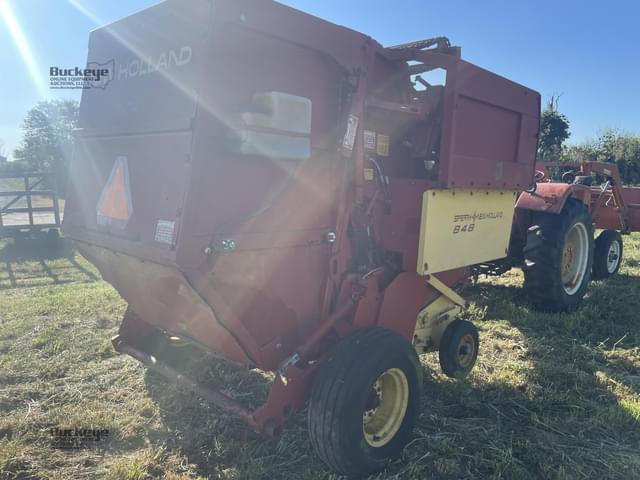 Image of New Holland 848 equipment image 4
