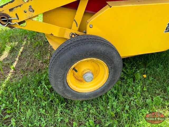 Image of New Holland 848 equipment image 2