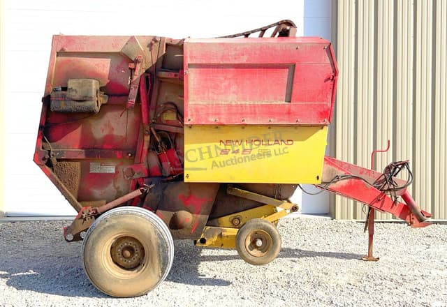 Image of New Holland 848 equipment image 2