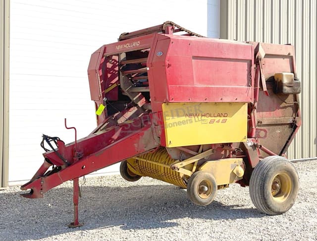 Image of New Holland 848 equipment image 1