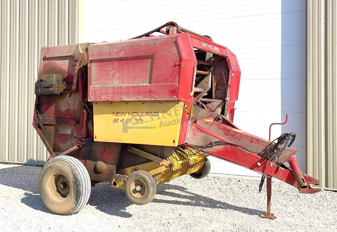Image of New Holland 848 Primary image