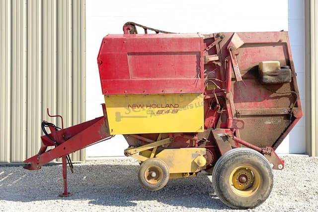 Image of New Holland 848 equipment image 3