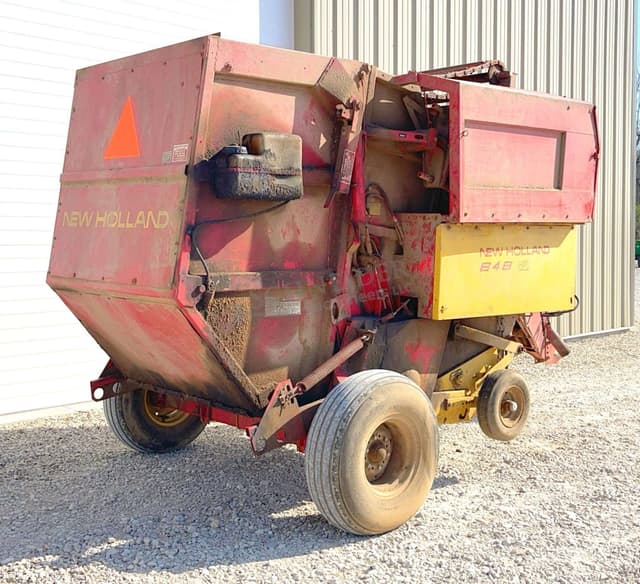 Image of New Holland 848 equipment image 4