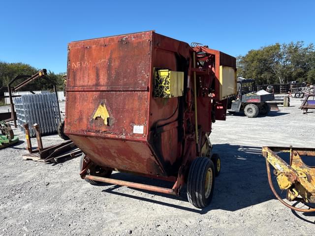 Image of New Holland 848 equipment image 3