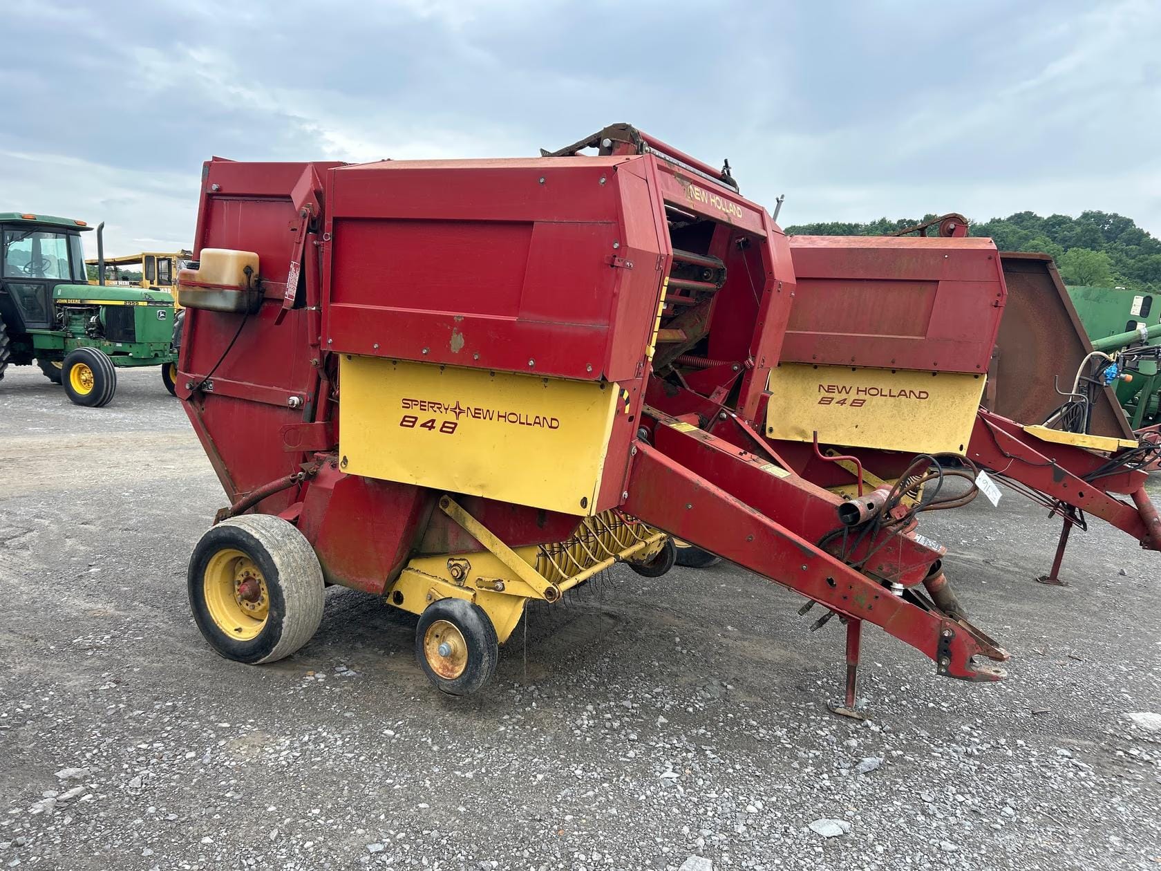 New Holland 848 Equipment Image0