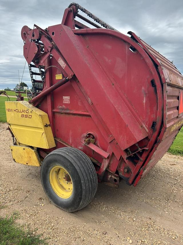 Image of New Holland 850 equipment image 4