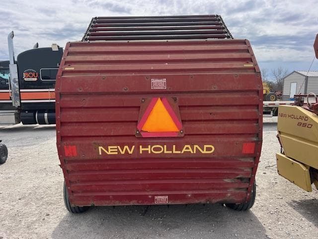 Image of New Holland 850 equipment image 3