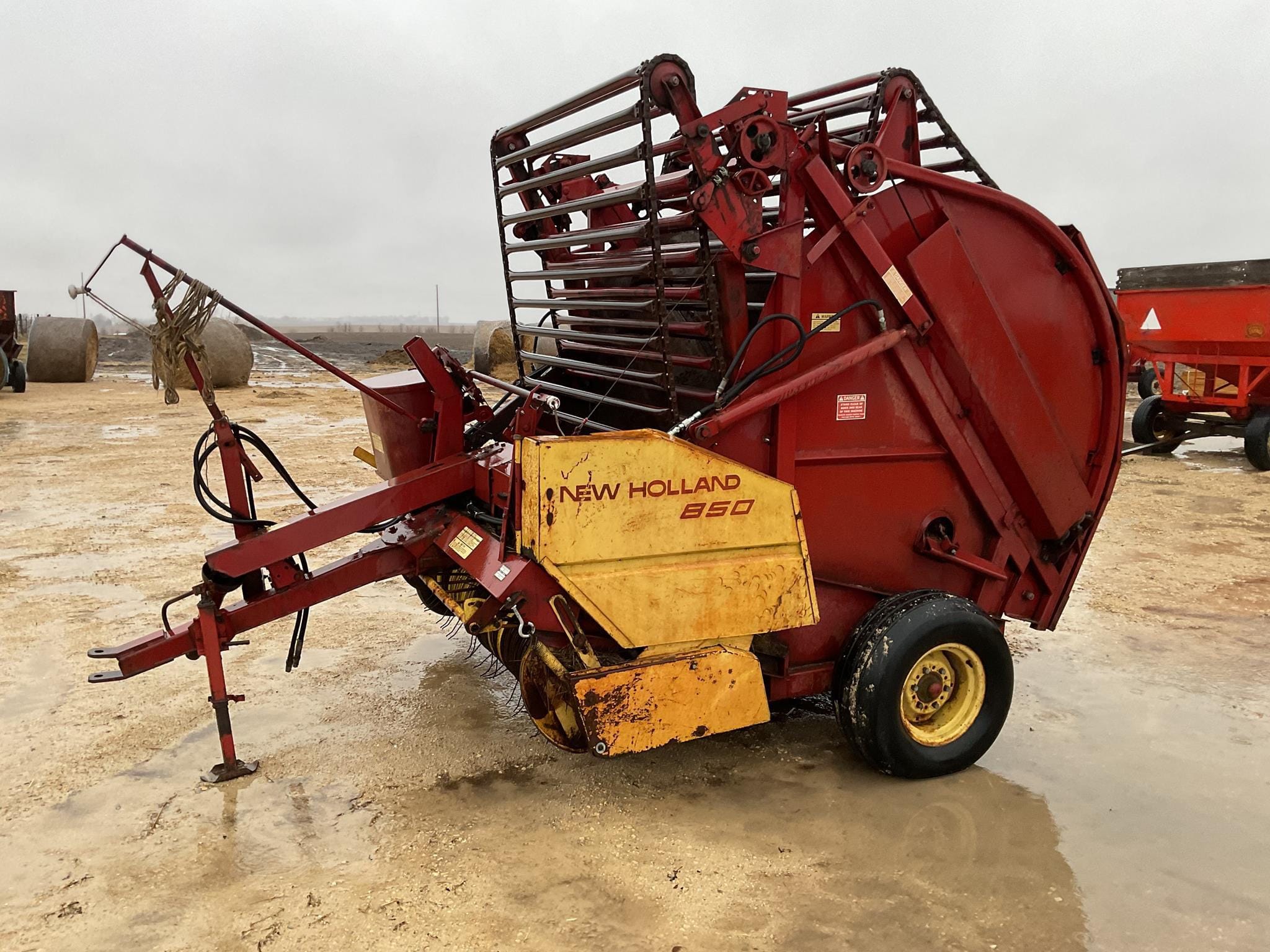 New Holland 850 Equipment Image0