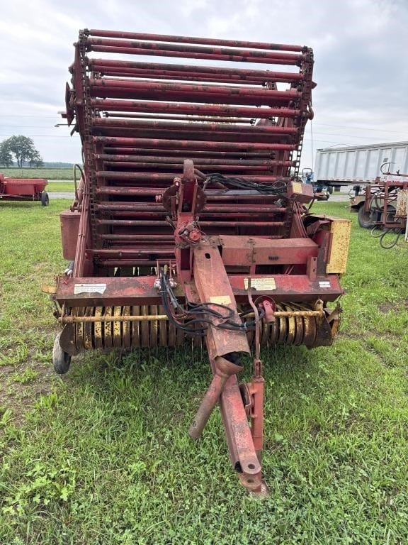 New Holland 850 Equipment Image0