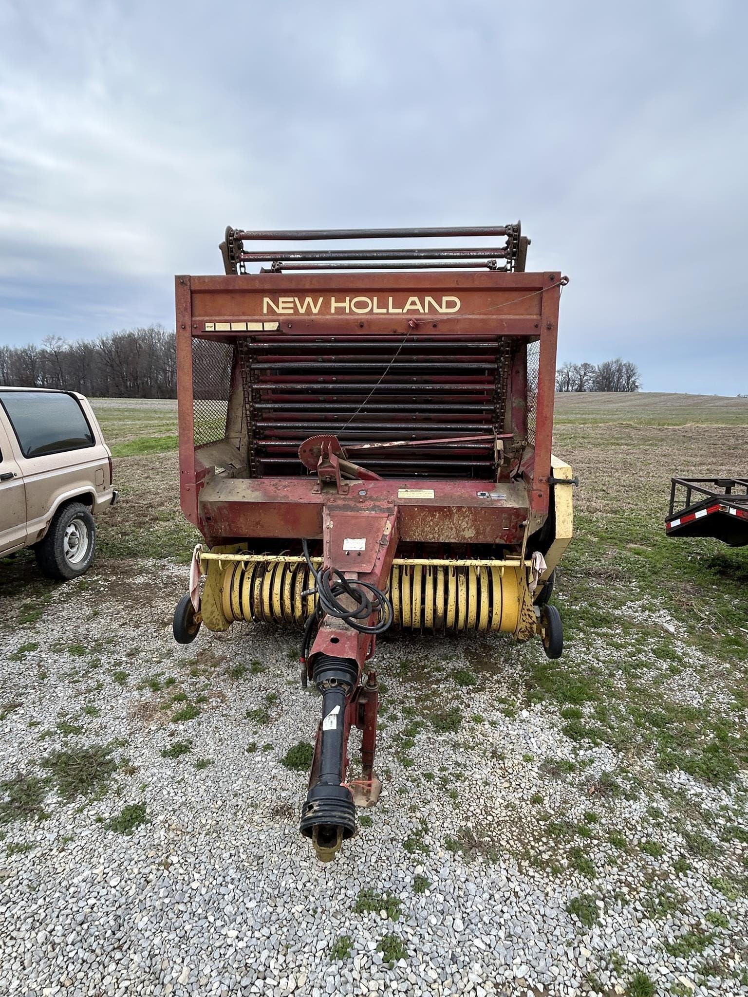 New Holland 851 Equipment Image0