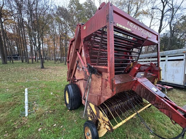 Image of New Holland 851 equipment image 4