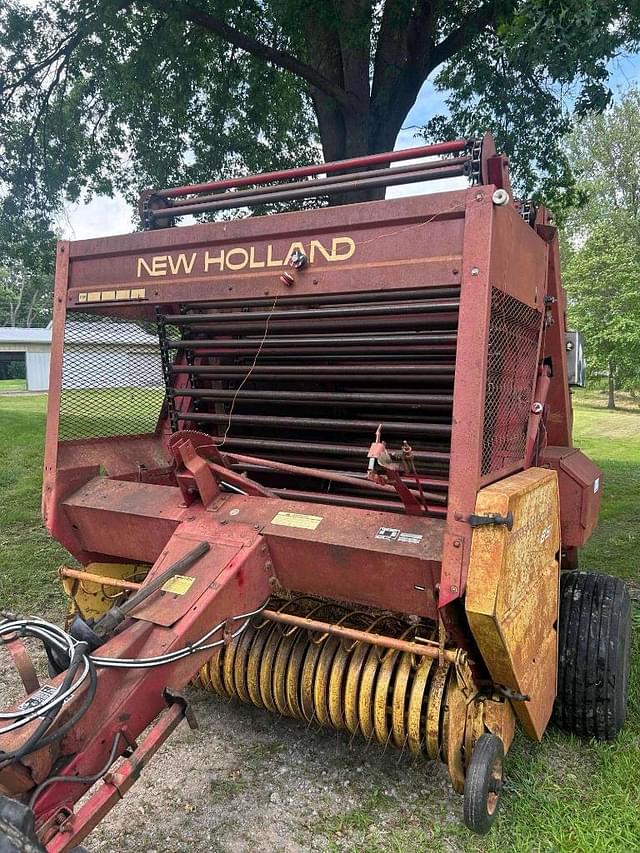 Image of New Holland 851 equipment image 1