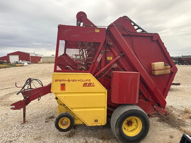 Image of New Holland 851 equipment image 1