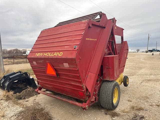 Image of New Holland 851 equipment image 4