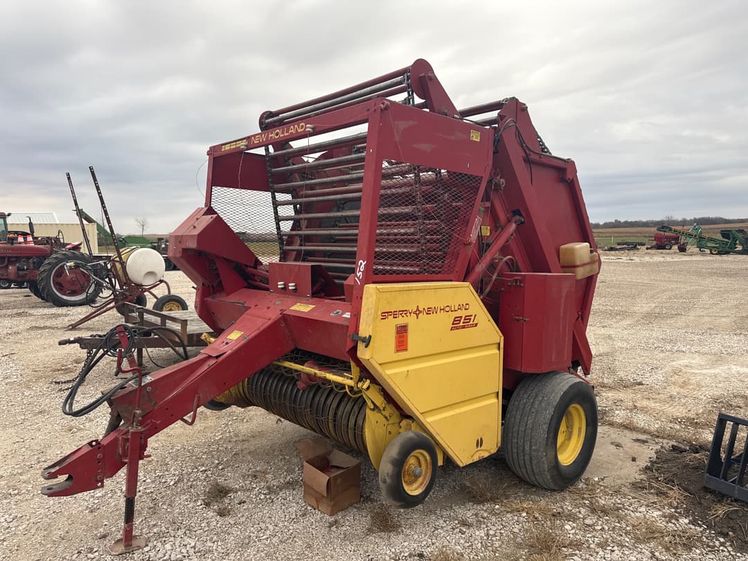 Image of New Holland 851 Primary image