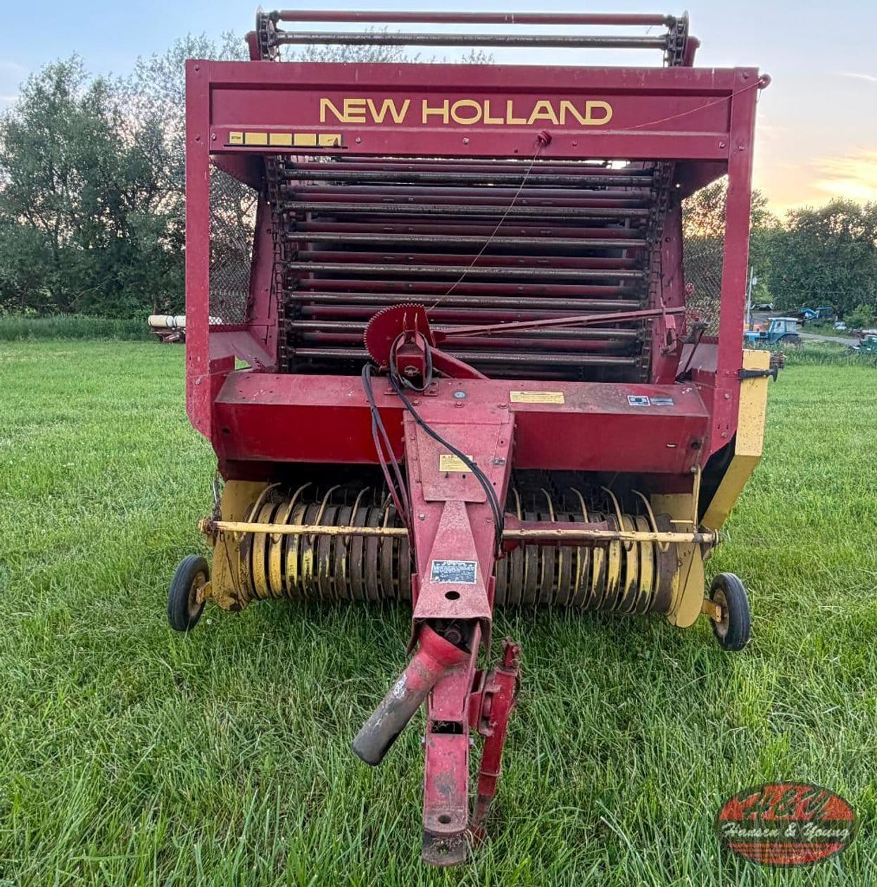 New Holland 851 Equipment Image0