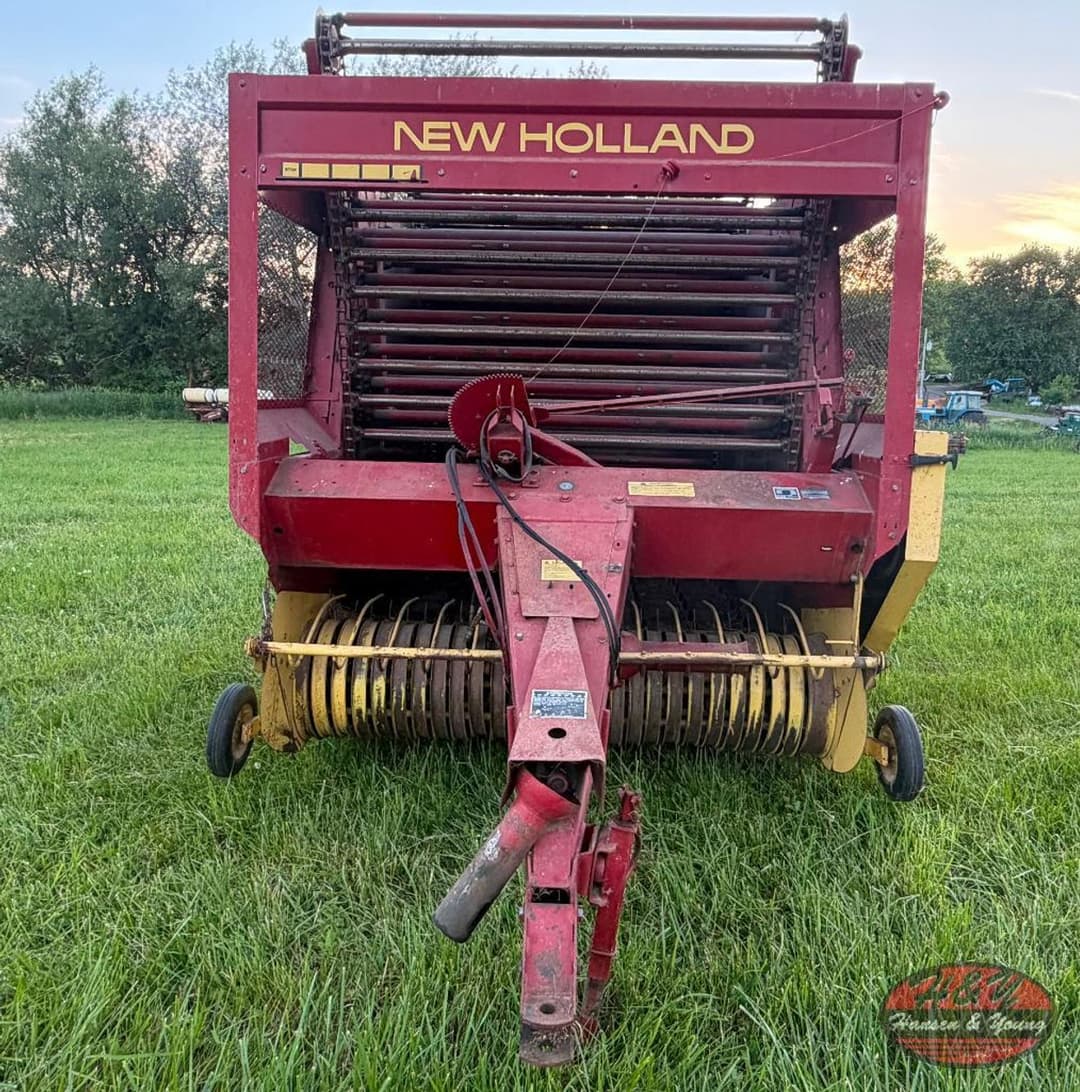 Image of New Holland 851 Image 0
