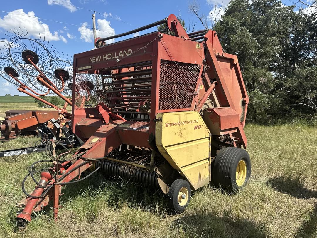 Image of New Holland 851 Primary image