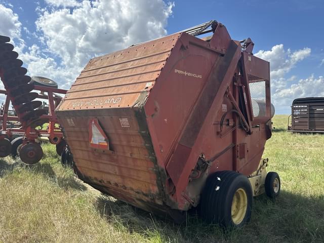 Image of New Holland 851 equipment image 2