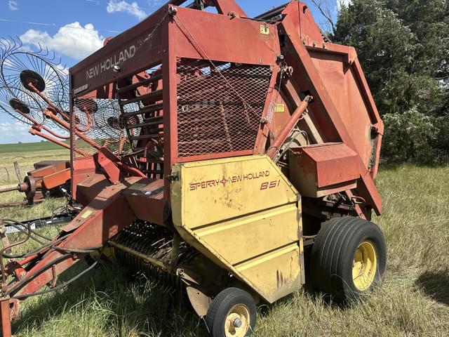Image of New Holland 851 equipment image 1