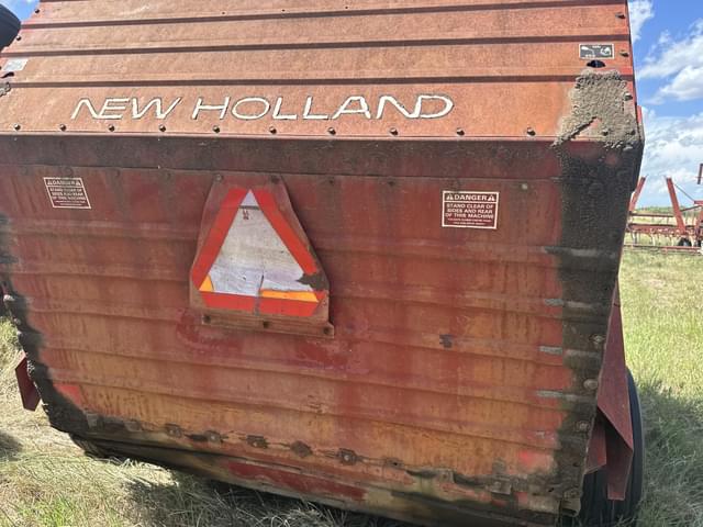 Image of New Holland 851 equipment image 4