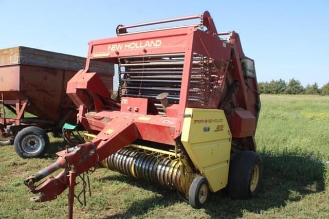 Image of New Holland 851 equipment image 1