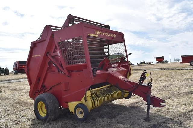 Image of New Holland 851 equipment image 3