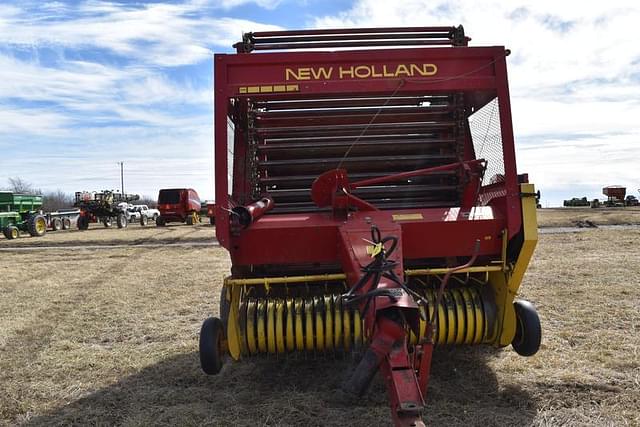 Image of New Holland 851 equipment image 2