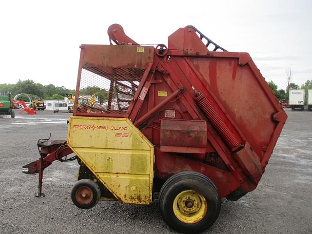 Image of New Holland 851 equipment image 1