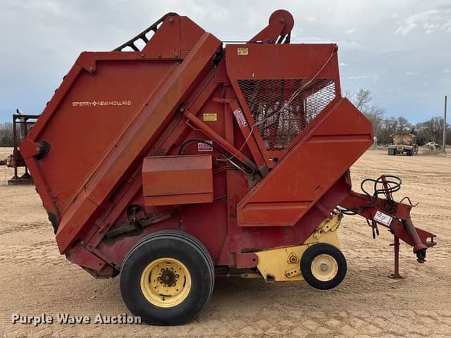 Image of New Holland 851 equipment image 3