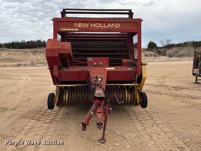 Image of New Holland 851 equipment image 1