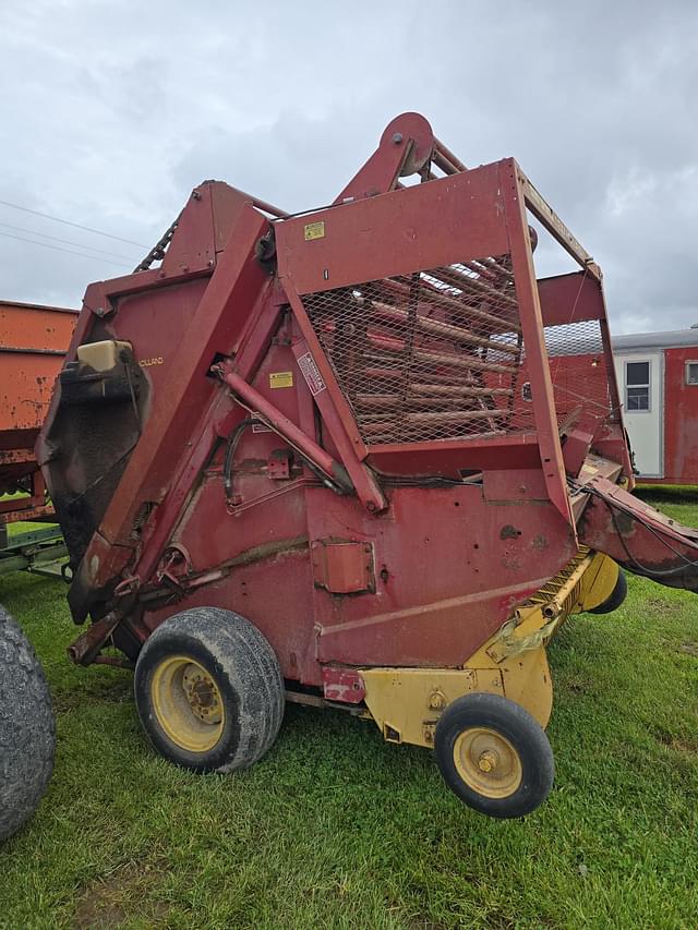 Image of New Holland 851 equipment image 3
