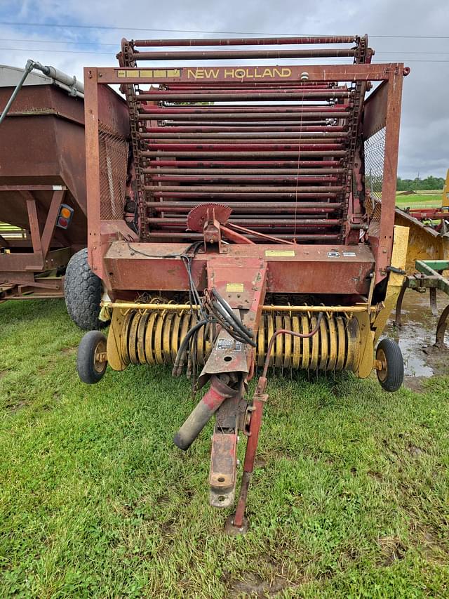 Image of New Holland 851 equipment image 1
