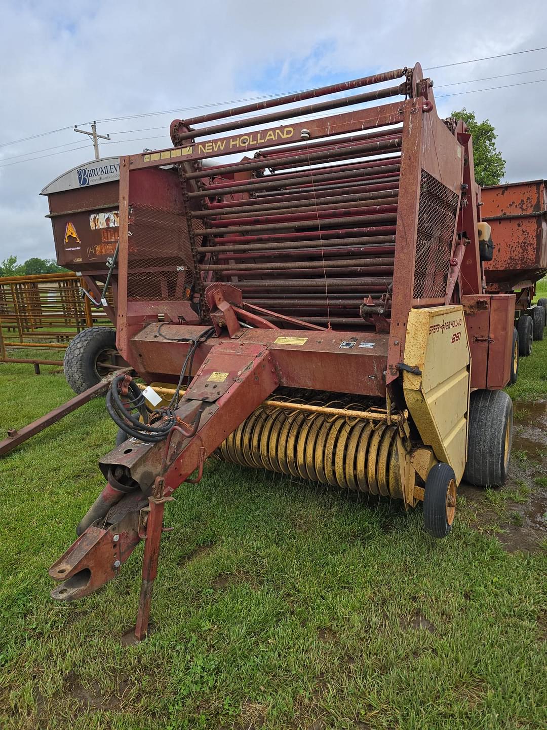 Image of New Holland 851 Primary image