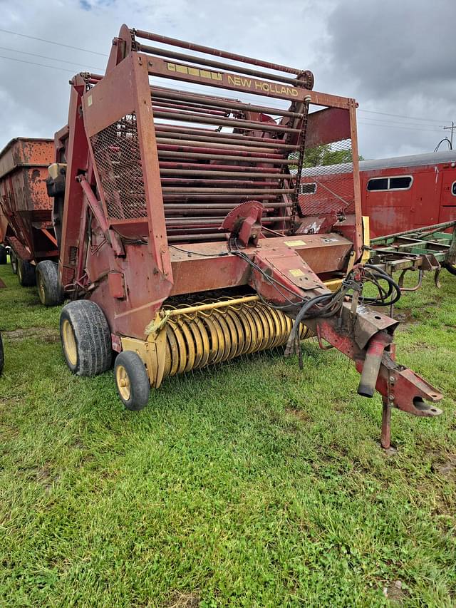 Image of New Holland 851 equipment image 2