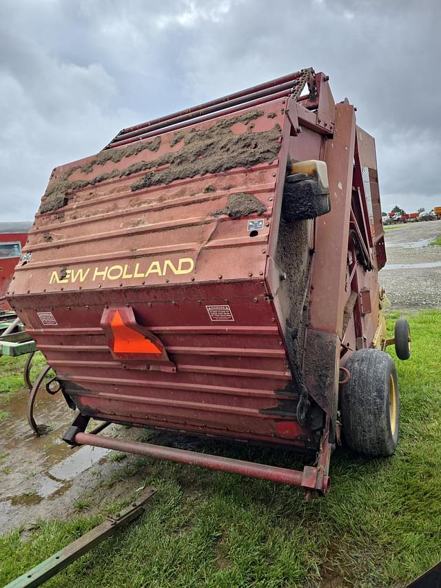 Image of New Holland 851 equipment image 4
