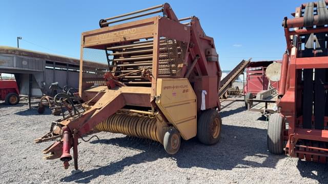 Image of New Holland 851 equipment image 1