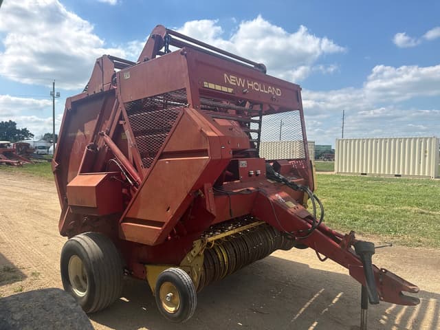 Image of New Holland 851 equipment image 4