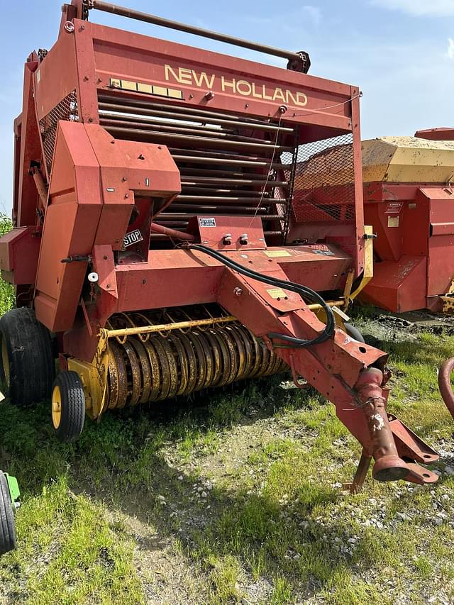 Image of New Holland 851 equipment image 1