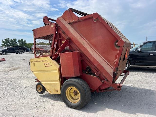 Image of New Holland 852 equipment image 2