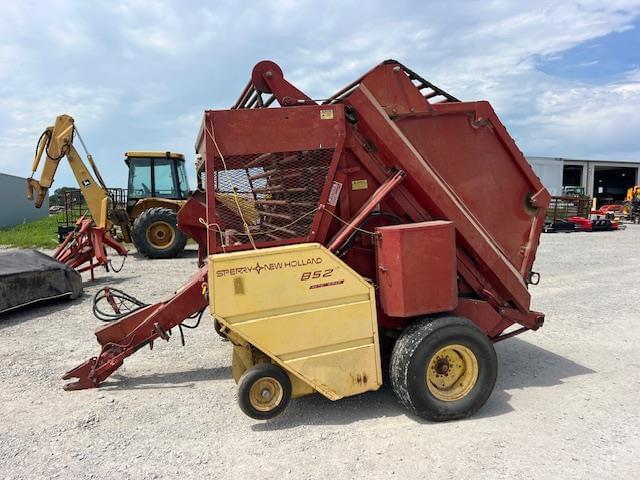 Image of New Holland 852 equipment image 1