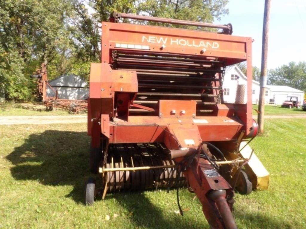 Image of New Holland 852 Primary image