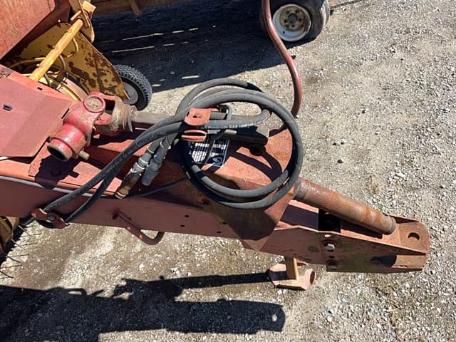 Image of New Holland 852 equipment image 1