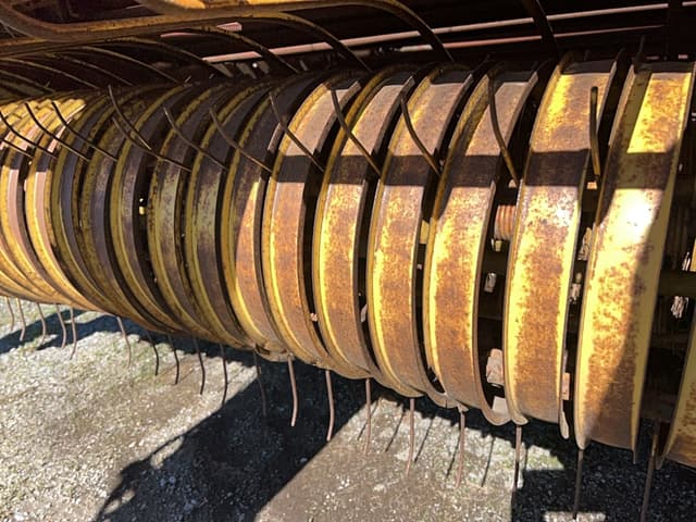 Image of New Holland 852 equipment image 3