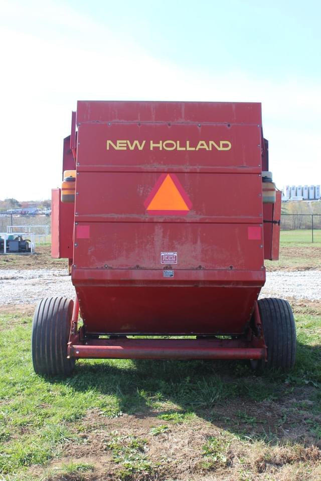 Image of New Holland 853 equipment image 3