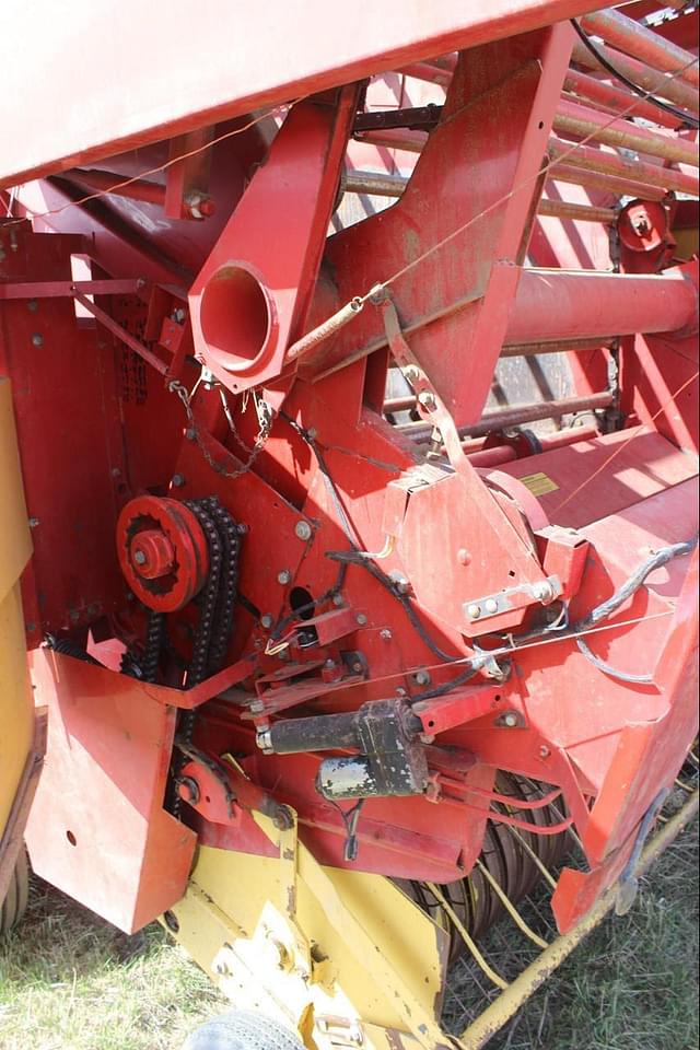 Image of New Holland 853 equipment image 3