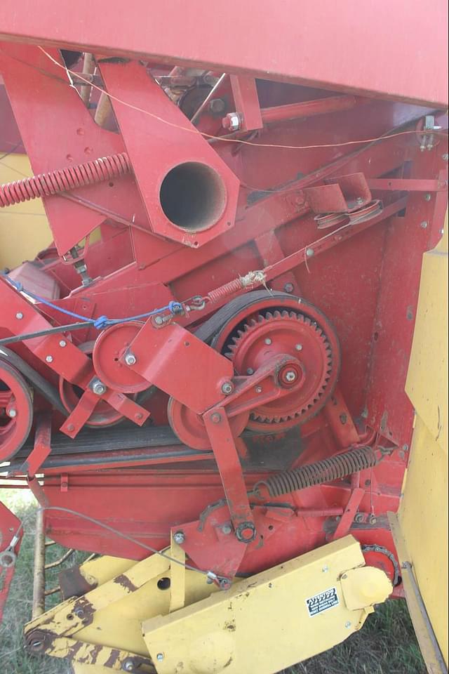 Image of New Holland 853 equipment image 4