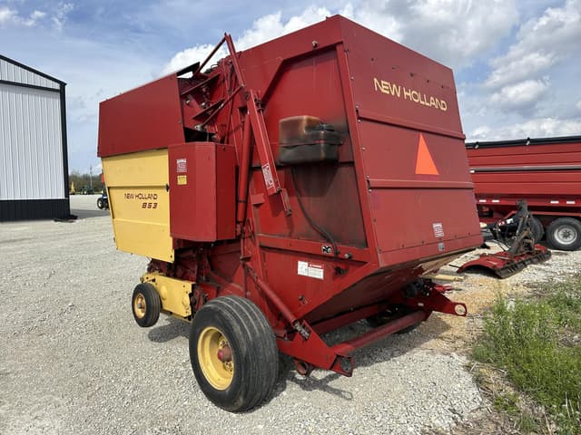 Image of New Holland 853 equipment image 3