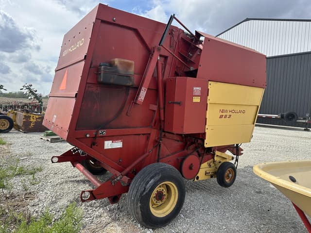 Image of New Holland 853 equipment image 4